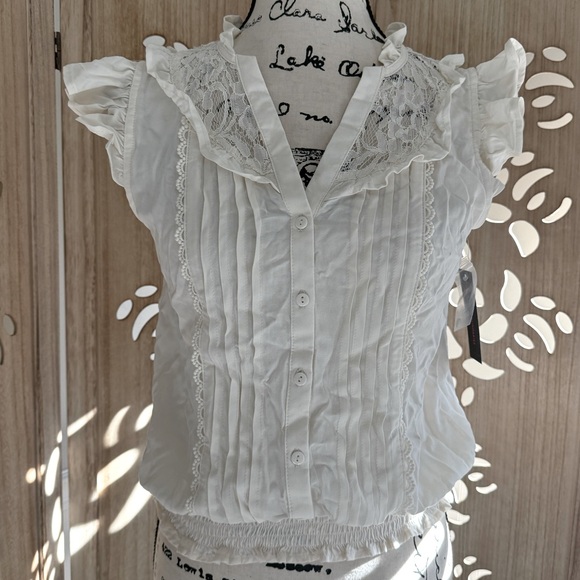 Women’s Off White Button Down Lace Detail Button Down Ruffle Sleeve Top - Picture 1 of 2
